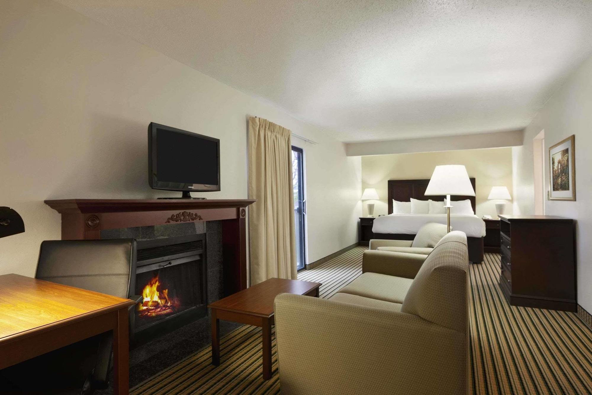 Hawthorn Suites Of Troy Kültér fotó