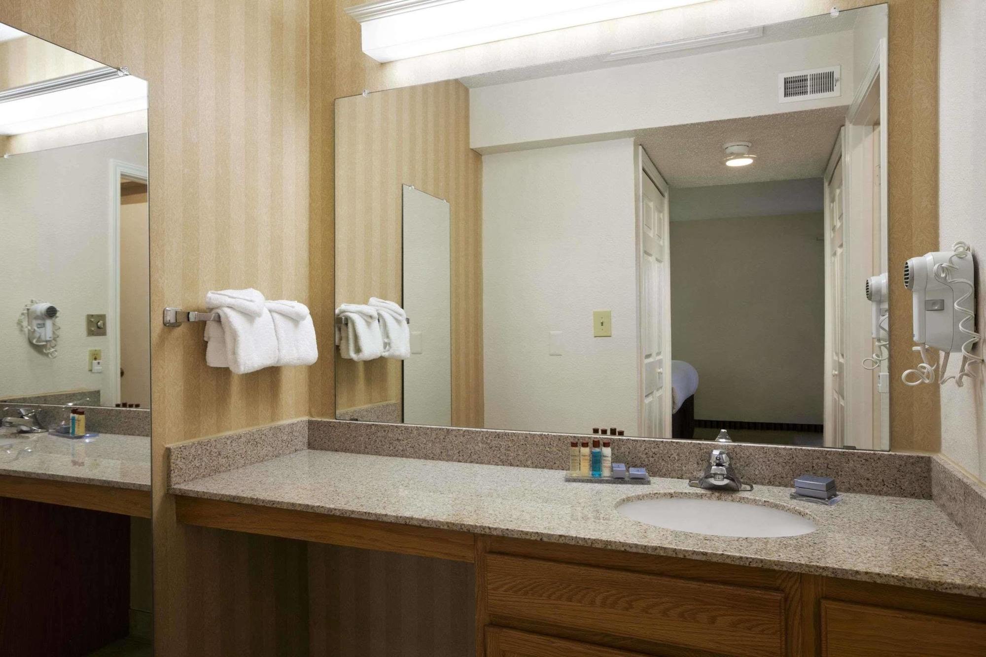 Hawthorn Suites Of Troy Kültér fotó